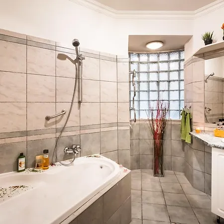 Dr. House Daire Budapeşte